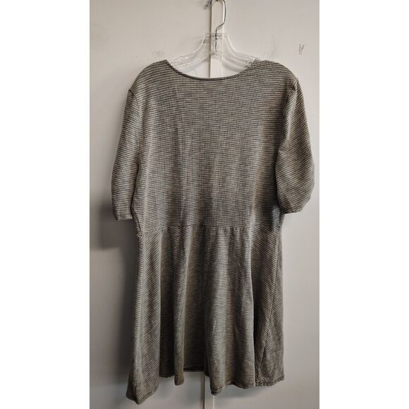 LC Lauren Conrad XL Women's Black and Gray Fit and Flare V-Neck Dress - Picture 2 of 6